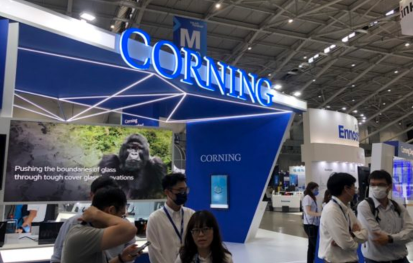 康寧、友達升級玻璃技術，搶攻曲面車用顯示商機