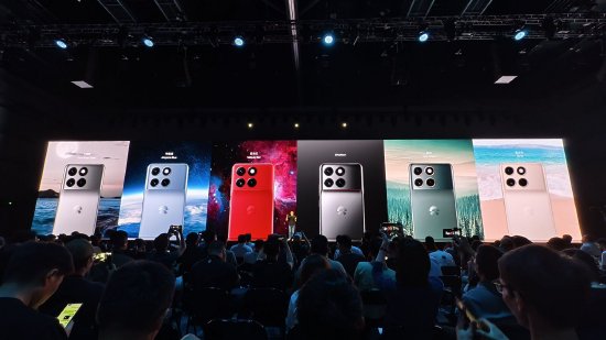李斌發布新款NIO Phone：幸虧我們賣得少，每一部都是限量版