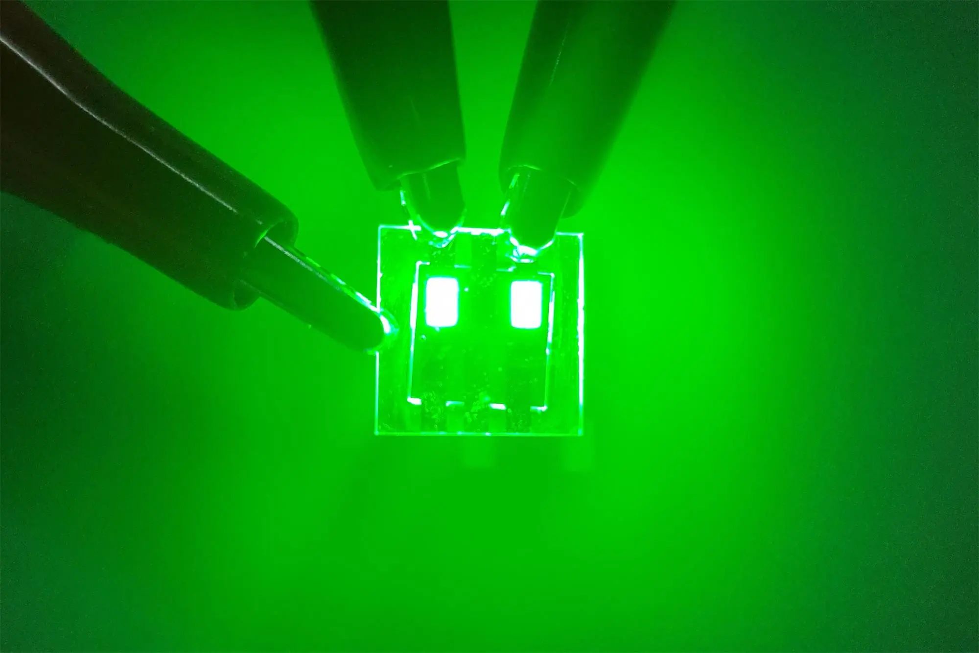 香港科技大學團隊研發新一代QRLEDs，光亮、節能突破新高度