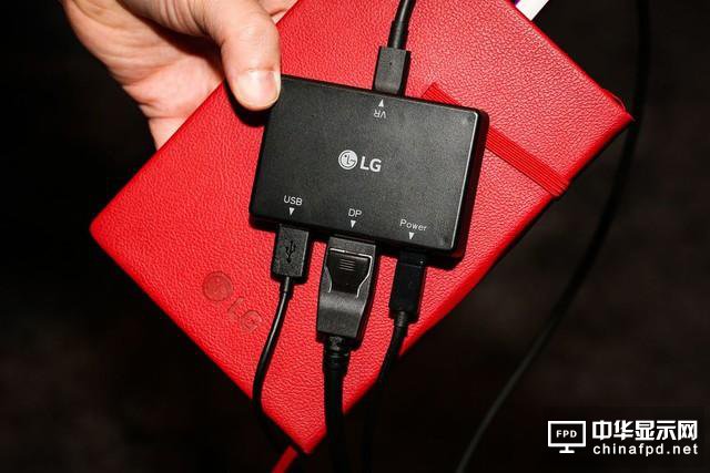 完爆HTC Vive？新款LG VR頭顯亮相MWC