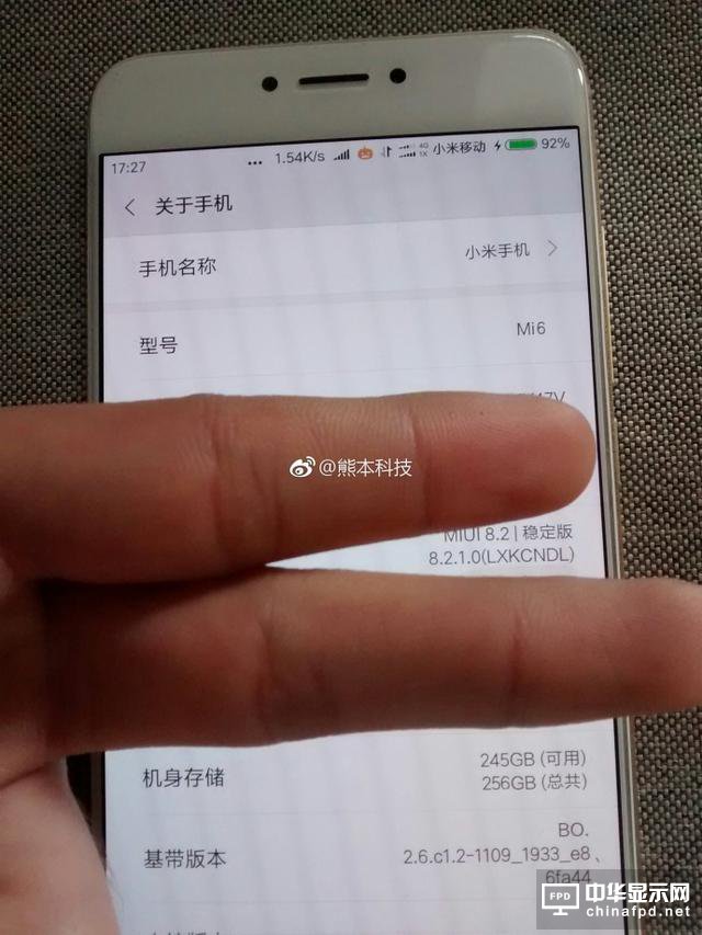 小米6前面板增加了一個開孔 難道是虹膜識別？