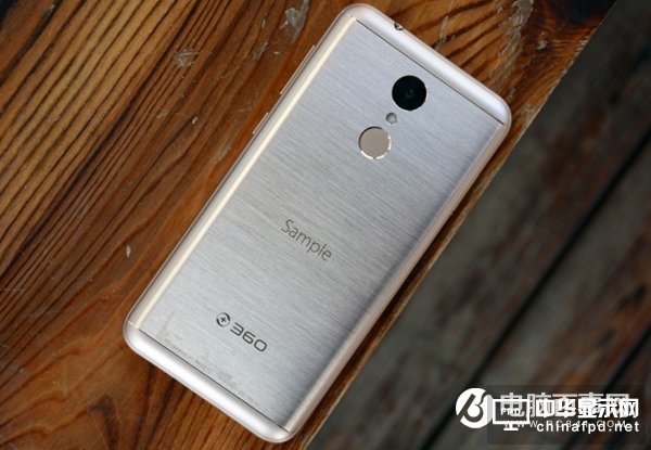 堅(jiān)果Pro和360手機(jī)N5對比評測：哪個好？Pro/N5誰更值得買？