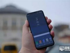 2018年11月準(zhǔn)備量產(chǎn)！三星可折疊AMOLED手機(jī)Galaxy X或?qū)⒚媸? style=