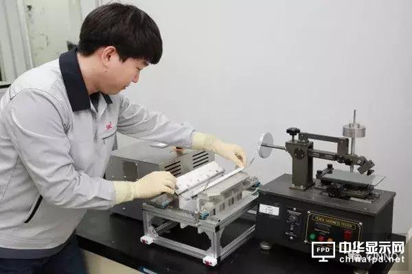 搶占OLED折疊手機商機，韓廠激戰透明聚酰亞胺(PI)柔性蓋板市場