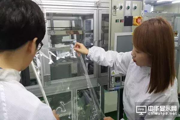 搶占OLED折疊手機商機，韓廠激戰透明聚酰亞胺(PI)柔性蓋板市場