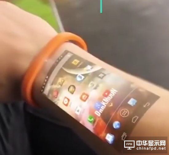 腕帶投影手機(jī)即將問世：手臂秒變觸控屏